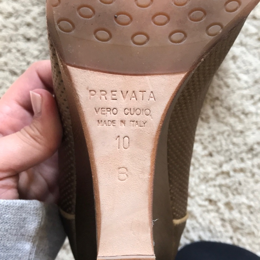PREVATA Gold Open-Toe Wedges - Picture 7 of 8